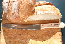 Brotmesser von Opinel Brotsge mit Wellenschliff