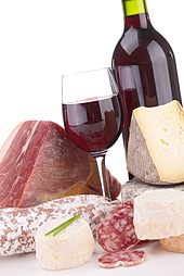 Bei Histaminintoleranz besser meiden: Rotwein, Kse, Salami und Schinken sind regelrechte Histaminbomben ...