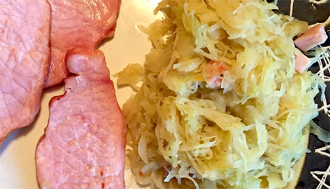Sauerkraut mag ich am liebsten mit Kassler :-)