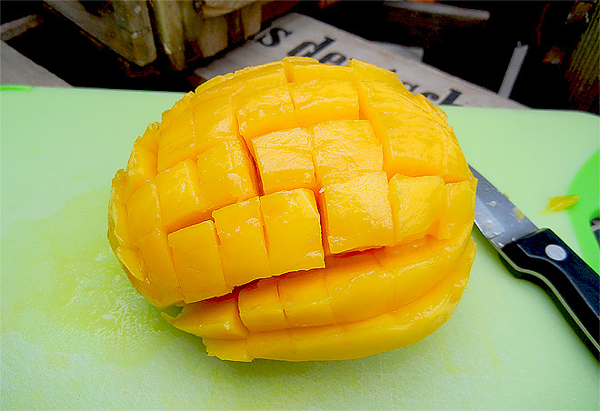 Mango in Wrfeln auf der Mango