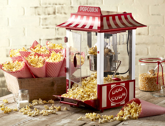 Eine Popcornmaschine bringt kultigen Knabberspaß nach Hause ...